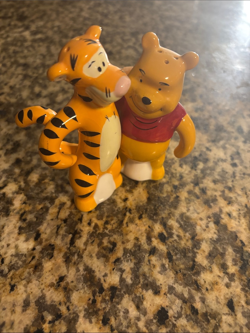 Disney Winnie the Pooh & Tigger magnetic salt and pepper set